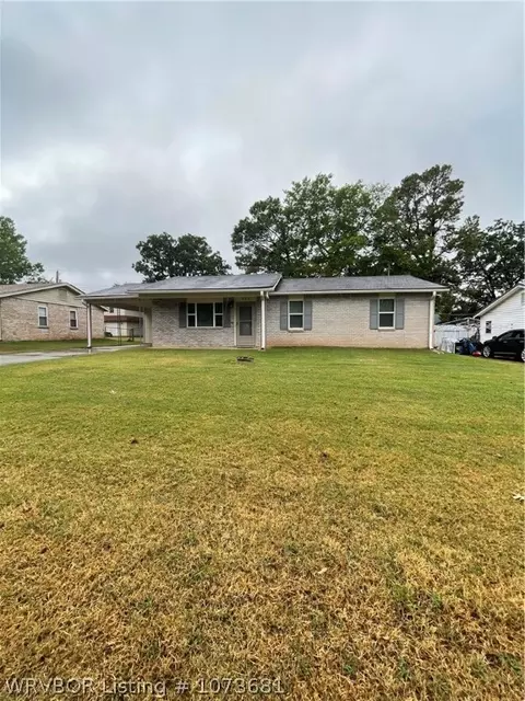 Exterior - 909 Pattie Ln, Barling, AR 72923 photo 2 of 3