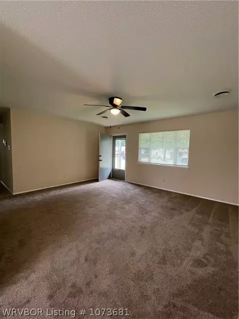 Living - 909 Pattie Ln, Barling, AR 72923 photo 1 of 3