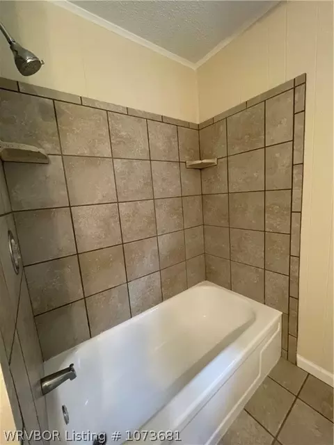 Bath - 909 Pattie Ln, Barling, AR 72923 photo 3 of 7