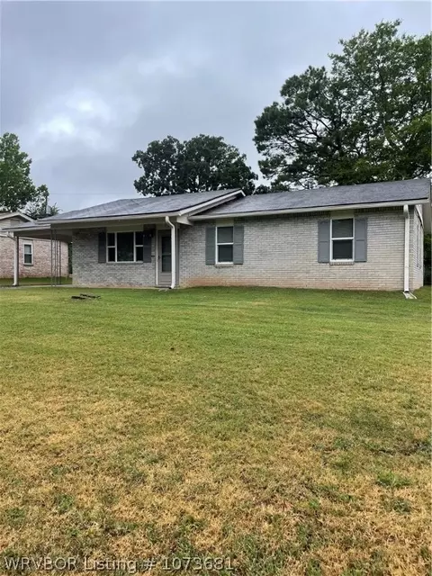 909 Pattie Ln, Barling, AR 72923