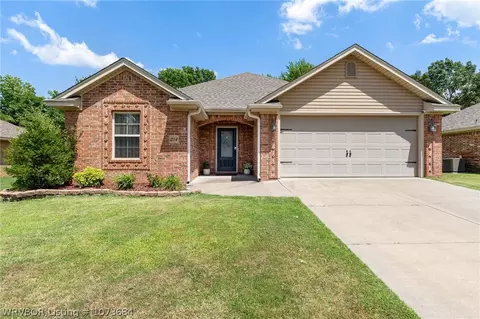 204 14th St, Lavaca, AR 72941