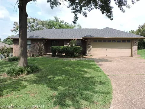1420 N 7th St, Van Buren, AR 72956
