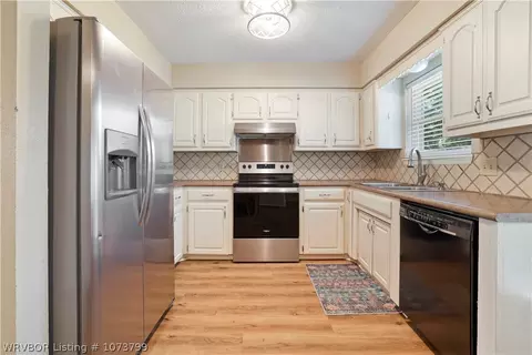Kitchen - 2405 Pine Ln, Barling, AR 72923 photo 1 of 2