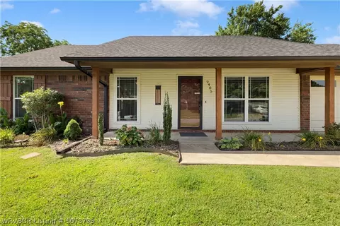 Exterior - 2405 Pine Ln, Barling, AR 72923 photo 3 of 7