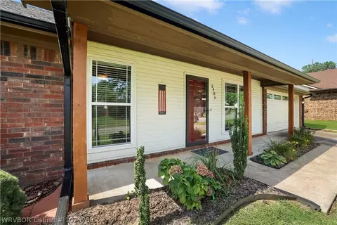 Exterior - 2405 Pine Ln, Barling, AR 72923 photo 4 of 7