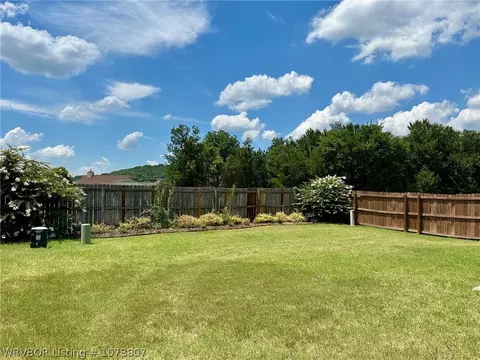 Exterior - 2904 Brighton Ct, Fort Smith, AR 72903 photo 6 of 9