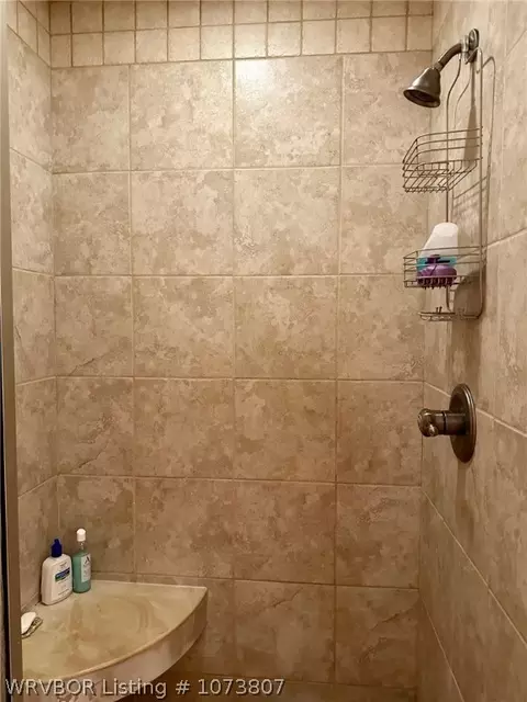 Bath - 2904 Brighton Ct, Fort Smith, AR 72903 photo 4 of 5