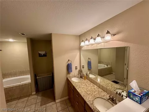Bath - 2904 Brighton Ct, Fort Smith, AR 72903 photo 1 of 5