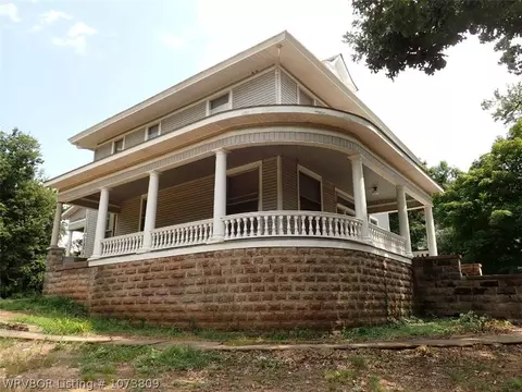 101 S Grandview Ave, Clarksville, AR 72830