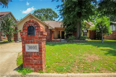 Exterior - 3001 100th St, Fort Smith, AR 72903 photo 3 of 4