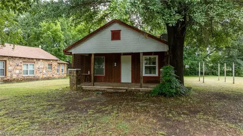 464 W 2nd St, Booneville, AR 72927