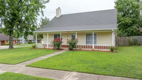 Exterior - 1003 J Cir, Barling, AR 72923 photo 3 of 16