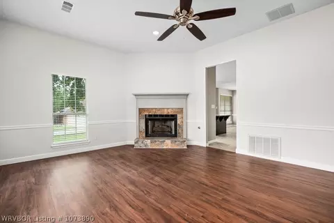 Living - 1003 J Cir, Barling, AR 72923 photo 1 of 4