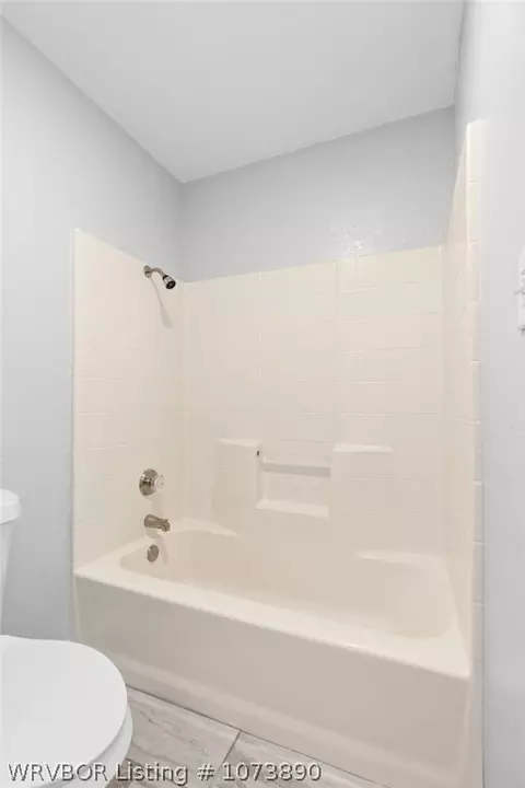 Bath - 1003 J Cir, Barling, AR 72923 photo 1 of 4