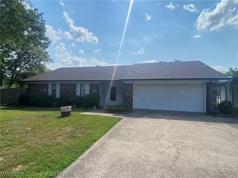 334 Meadors Dr, Alma, AR 72921