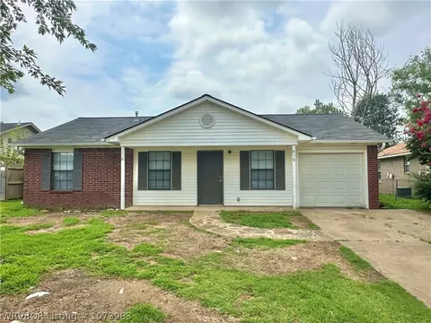 818 S 39th St, Van Buren, AR 72956
