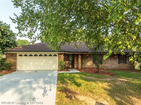 1511 N 10th St, Van Buren, AR 72956