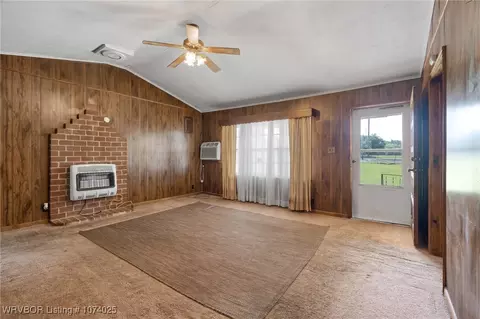 Living - 5902 Mount Zion Rd, Hackett, AR 72937 photo 2 of 5