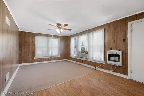 Living - 5902 Mount Zion Rd, Hackett, AR 72937 photo 4 of 5