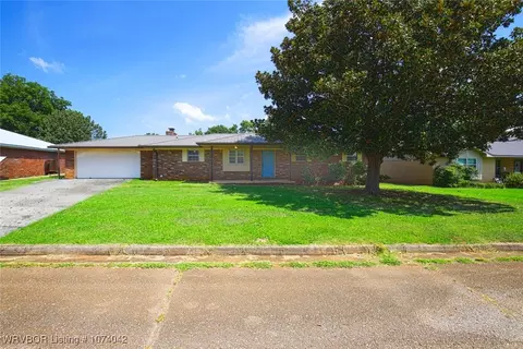 104 Rosewood Dr, Poteau, OK 74953