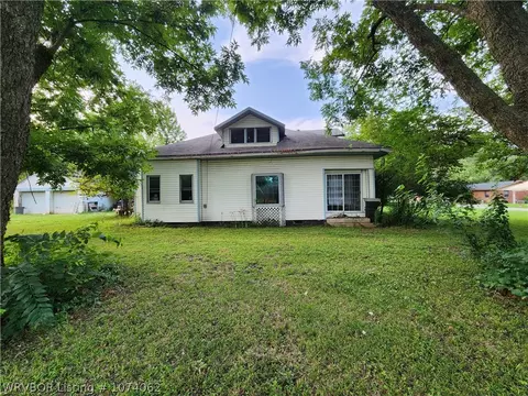 10 W Adams St, Charleston, AR 72933