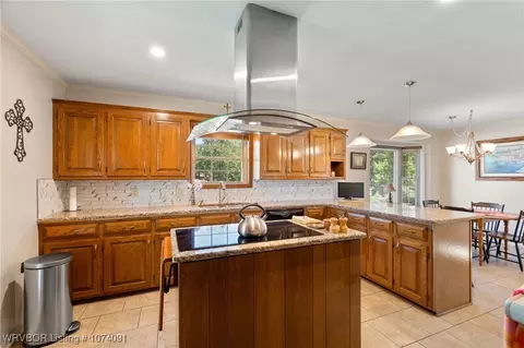 Kitchen - 10910 Hunters Point Rd, Fort Smith, AR 72903 photo 1 of 5