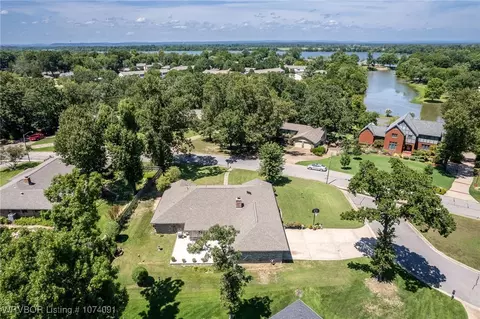 View/Area - 10910 Hunters Point Rd, Fort Smith, AR 72903 photo 1 of 5