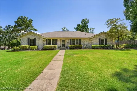 Exterior - 10910 Hunters Point Rd, Fort Smith, AR 72903 photo 3 of 6