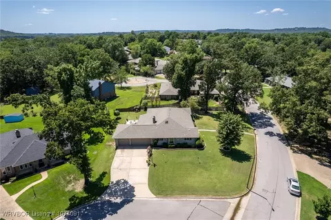 View/Area - 10910 Hunters Point Rd, Fort Smith, AR 72903 photo 2 of 5