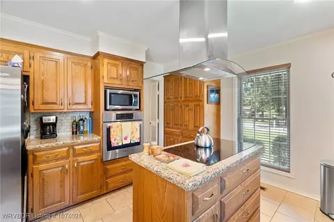 Kitchen - 10910 Hunters Point Rd, Fort Smith, AR 72903 photo 3 of 5