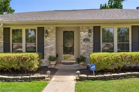 Exterior - 10910 Hunters Point Rd, Fort Smith, AR 72903 photo 2 of 6