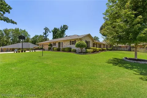 Exterior - 10910 Hunters Point Rd, Fort Smith, AR 72903 photo 4 of 6