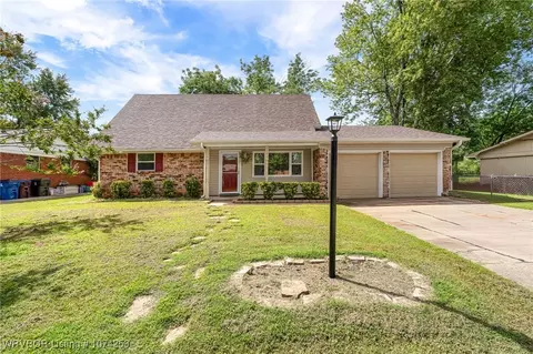 102 Dartmouth Ln, Fort Smith, AR 72908