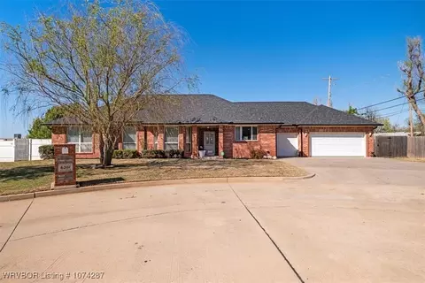 6201 Woodcreek Ct, Warr Acres, OK 73122
