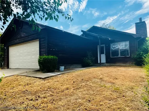 3914 Hollis Dr, Van Buren, AR 72956