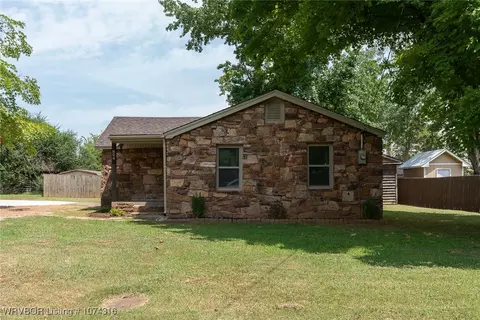804 F St, Barling, AR 72923