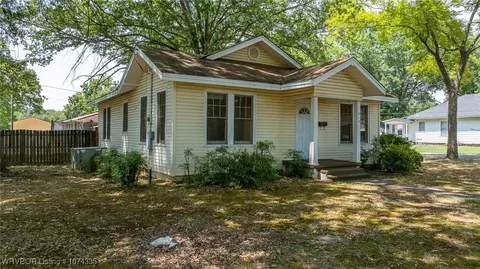 614 N 7th St, Paris, AR 72855 photo 4