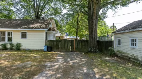 614 N 7th St, Paris, AR 72855 photo 5
