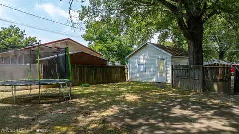 614 N 7th St, Paris, AR 72855 photo 8