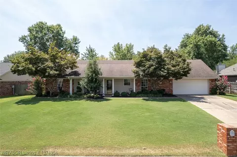 8900 Skypark Dr, Fort Smith, AR 72903