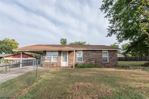 418 43rd St, Van Buren, AR 72956