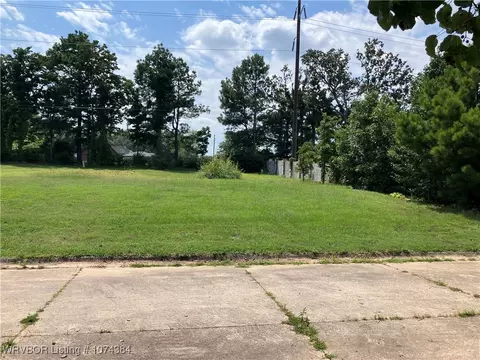 L, Barling, AR 72923