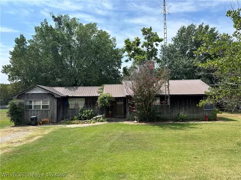506 Highland Ave, Wister, OK 74966