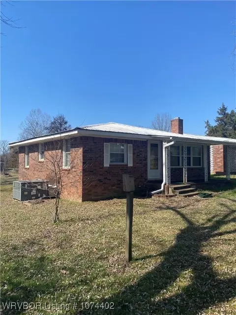 1706 Barnes St, Pocola, OK 74902