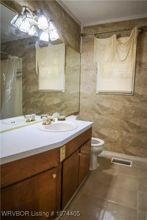 Bath - 2614 Ionia St, Fort Smith, AR 72901 photo 1 of 3
