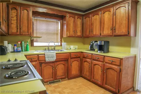 Kitchen - 2614 Ionia St, Fort Smith, AR 72901 photo 2 of 3