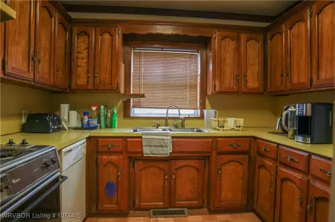 Kitchen - 2614 Ionia St, Fort Smith, AR 72901 photo 3 of 3