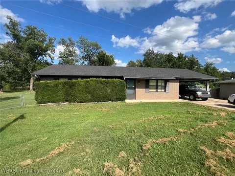 1414 N 27th St, Van Buren, AR 72956
