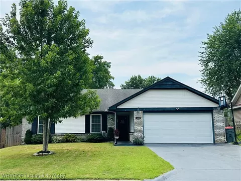 Exterior - 805 N St, Barling, AR 72923 photo 2 of 7