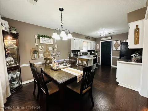 Dining - 805 N St, Barling, AR 72923 photo 1 of 3
